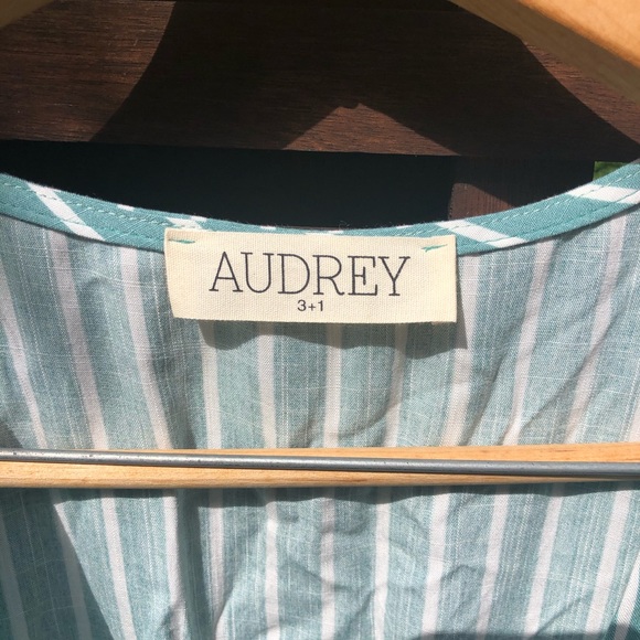 Audrey 3+1 Striped Romper w Bow —NWT - Picture 2 of 8